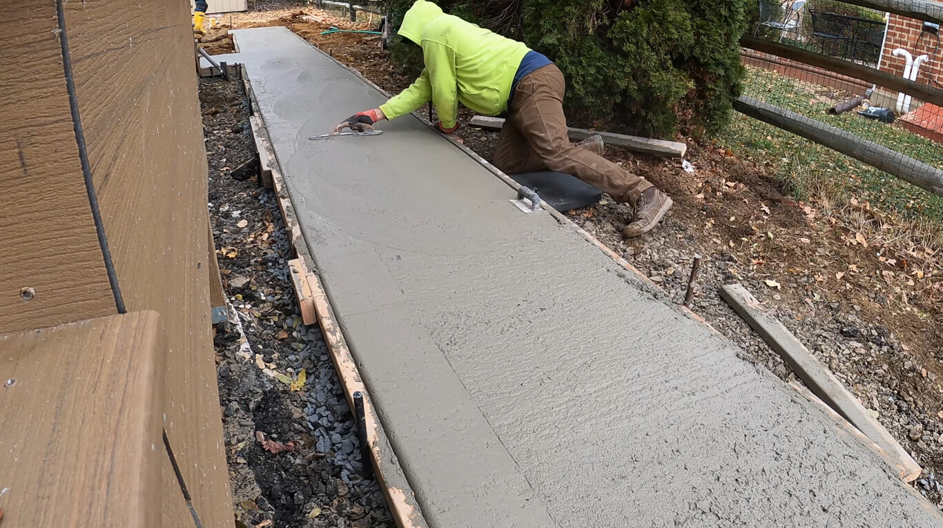 Professional concrete finishing techniques for sidewalks in Gilroy